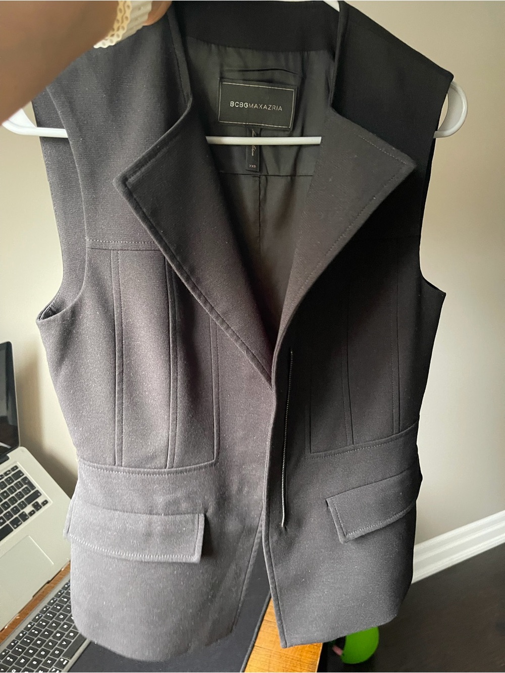 BCBGMaxAzria Black Structured Tailored Sleeveless Vest - Waist defining